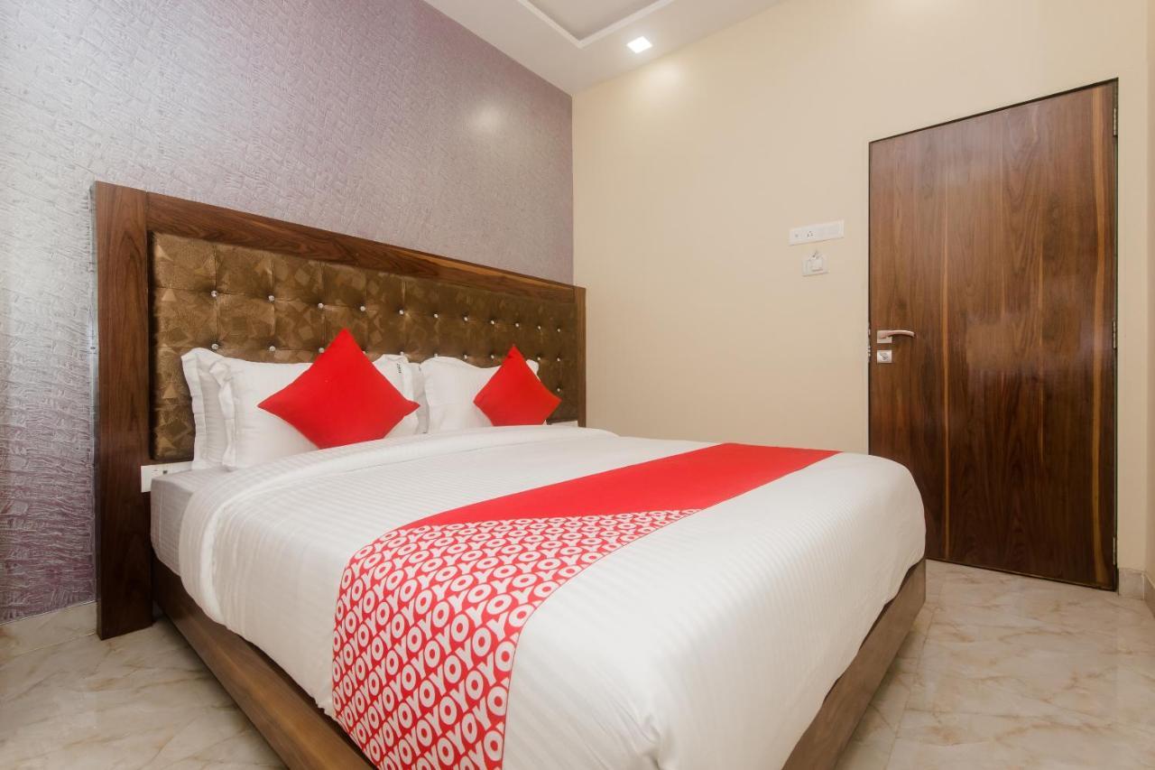 Hotel O Greenforest Near Airport Road Metro Station Bombay Esterno foto