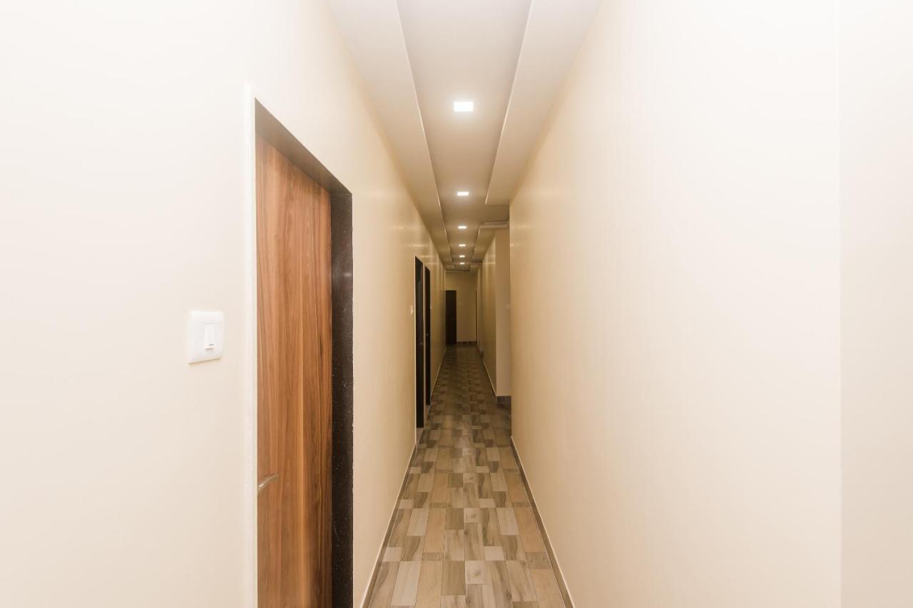 Hotel O Greenforest Near Airport Road Metro Station Bombay Esterno foto