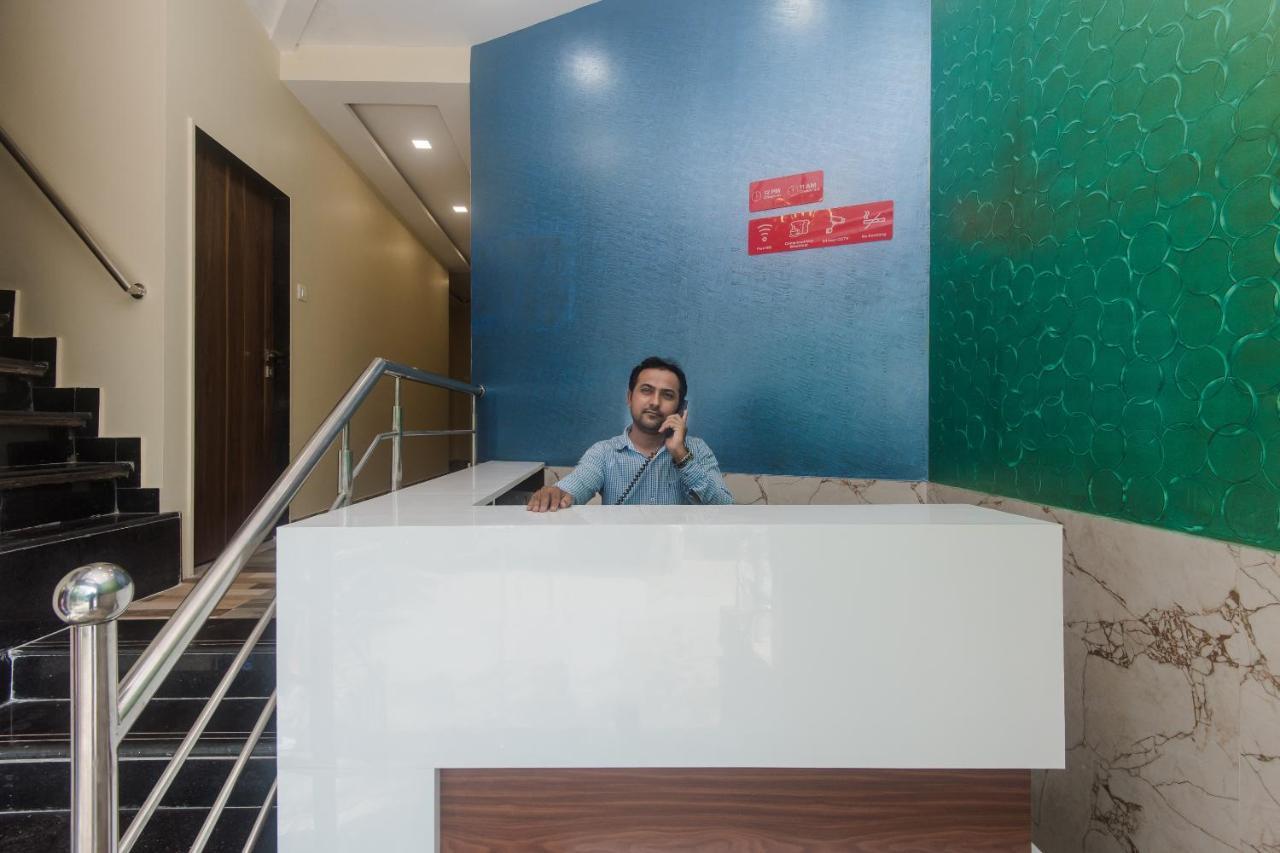 Hotel O Greenforest Near Airport Road Metro Station Bombay Esterno foto