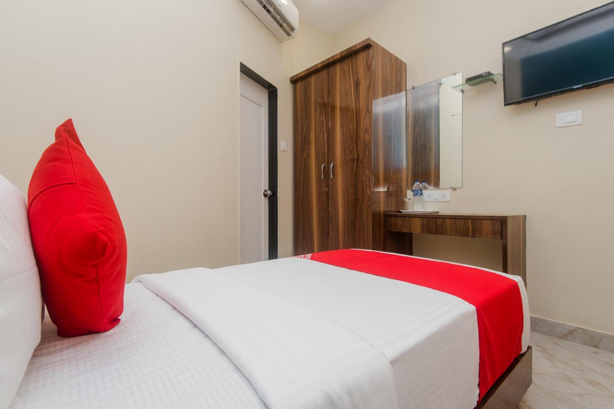 Hotel O Greenforest Near Airport Road Metro Station Bombay Esterno foto