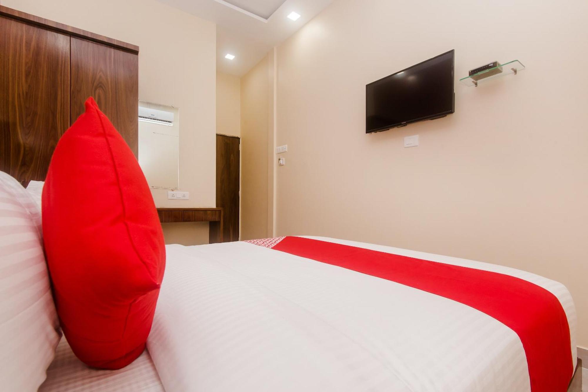 Hotel O Greenforest Near Airport Road Metro Station Bombay Esterno foto