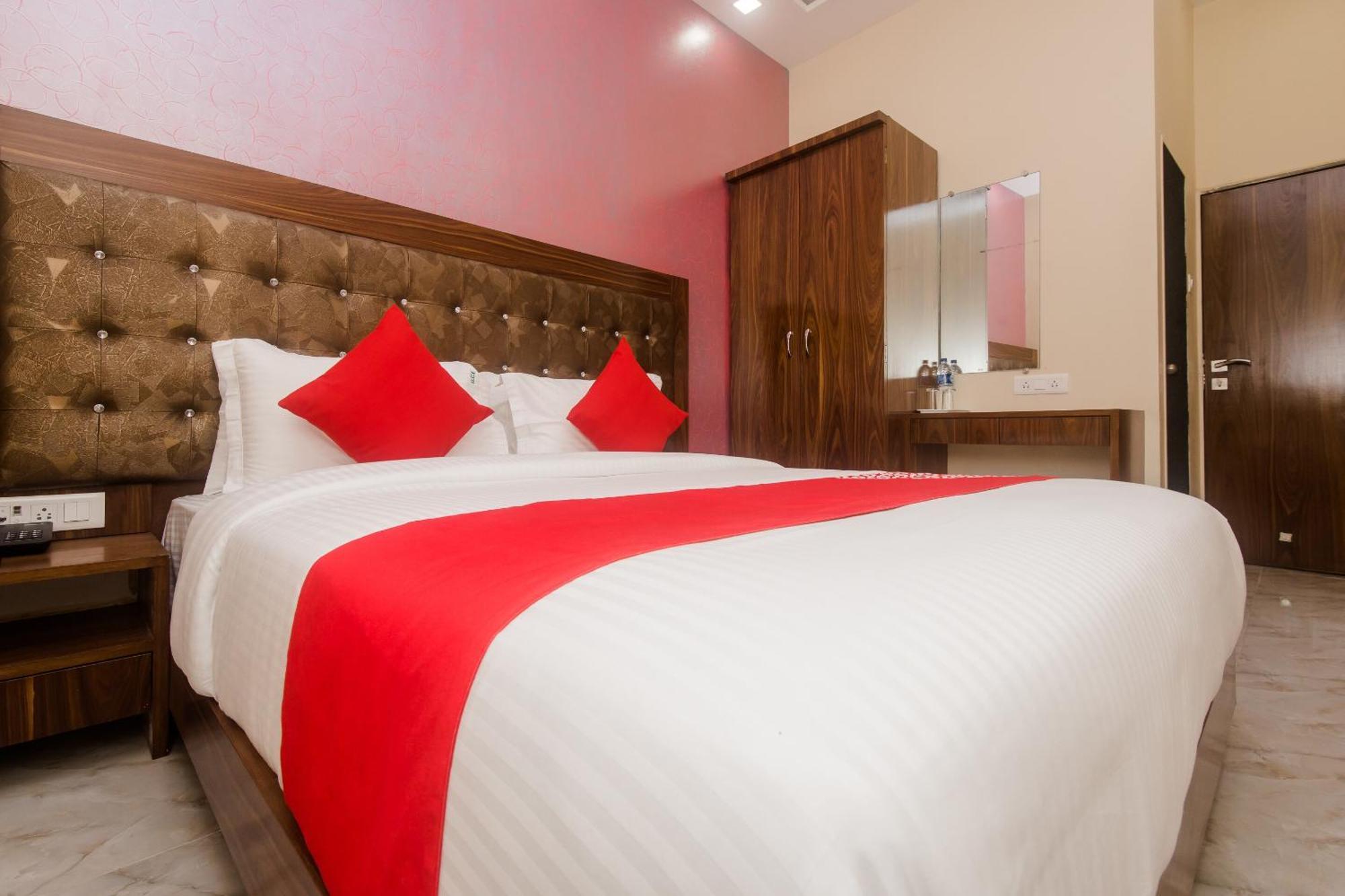 Hotel O Greenforest Near Airport Road Metro Station Bombay Esterno foto