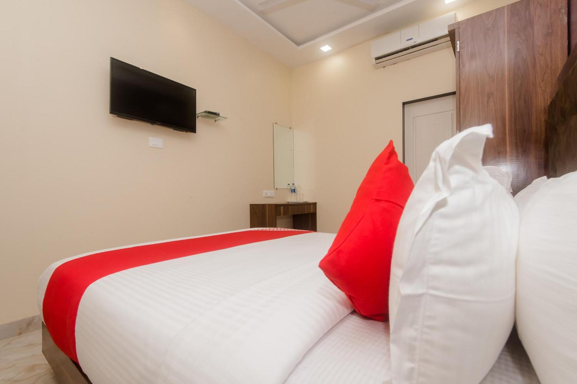 Hotel O Greenforest Near Airport Road Metro Station Bombay Esterno foto