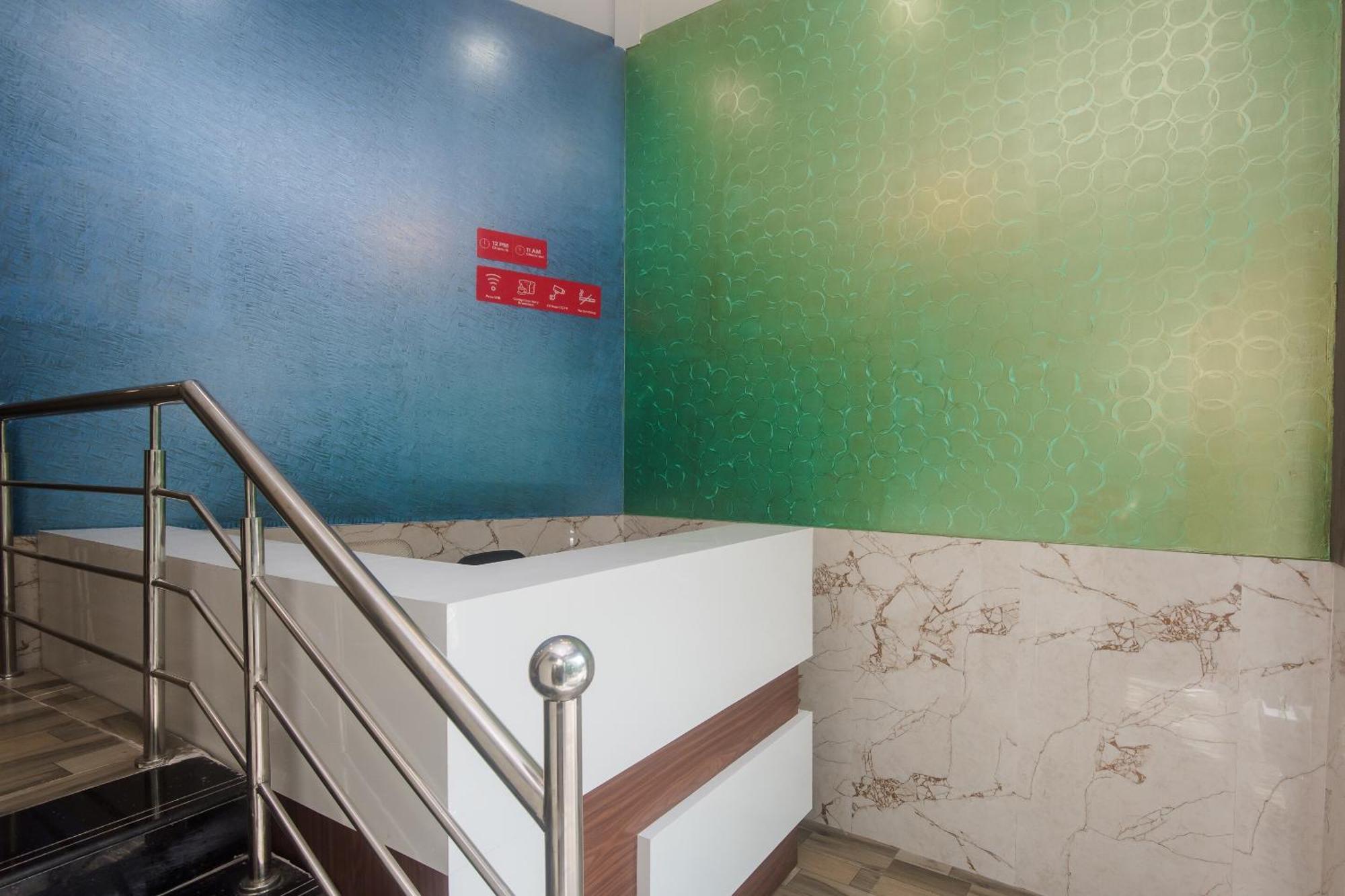 Hotel O Greenforest Near Airport Road Metro Station Bombay Esterno foto